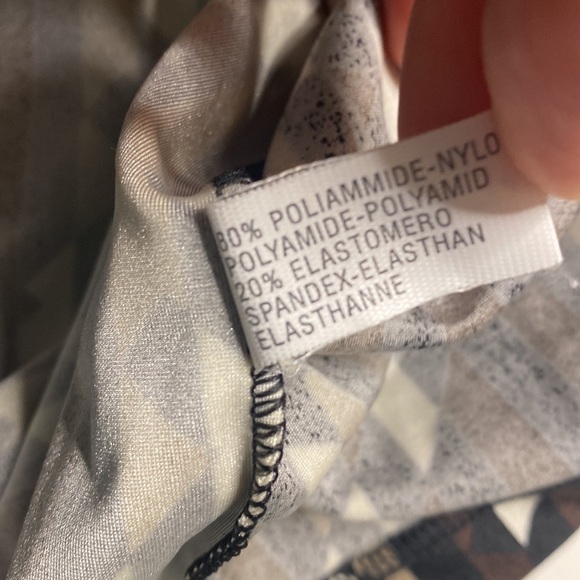 Classic Vintage FENDI Logo Sleeveless Shirt in Mint Condition - Picture 3 of 6